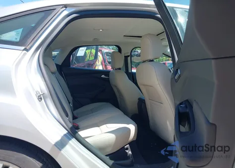 2017 Ford Focus Titanium из США, поврежденный, VIN 1FADP3J27HL207032